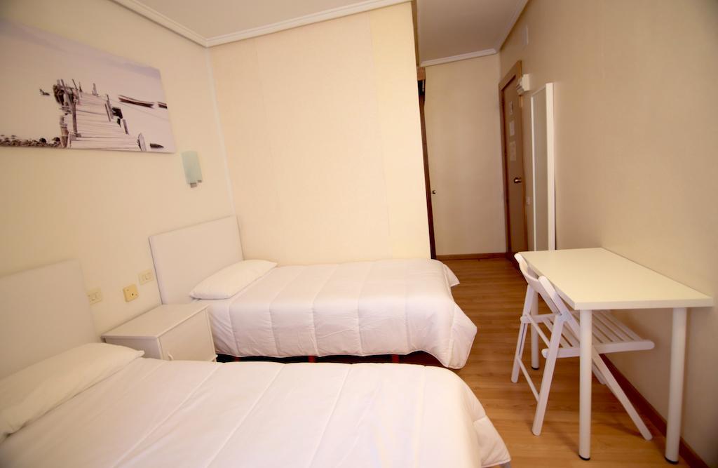 Hotel De La Musica 2*
